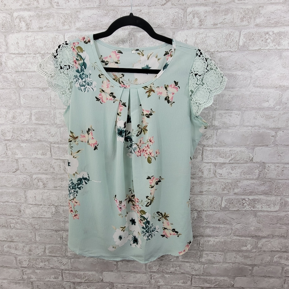 Floral top women's medium